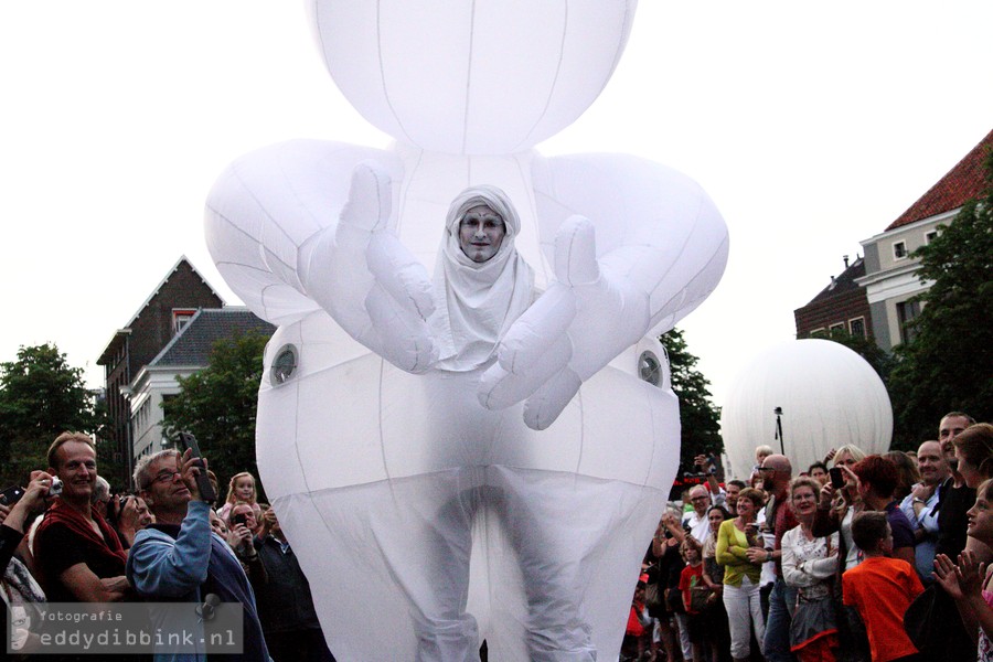 2014-07-11 Compagnie des Quidams - Reve d'Herbert (Deventer op Stelten) 011